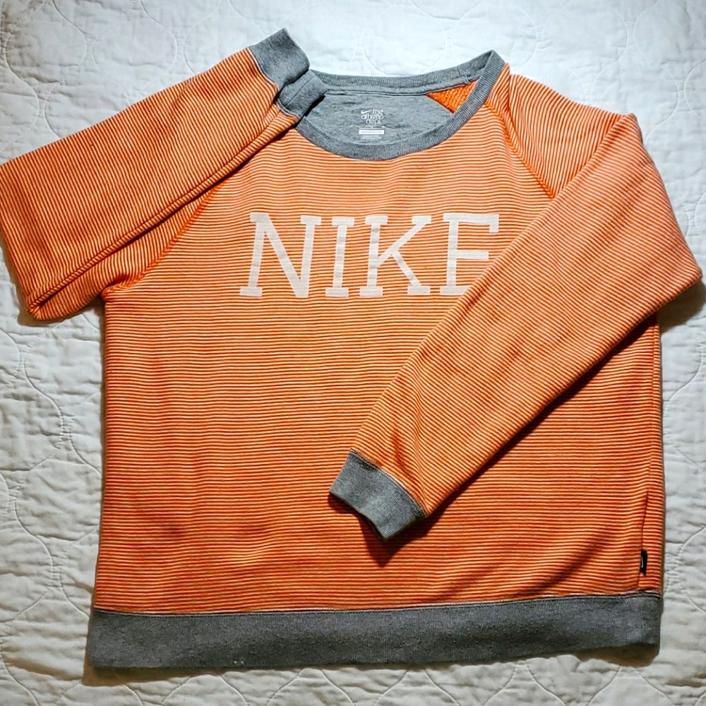 Women's Nike Sweatshirt